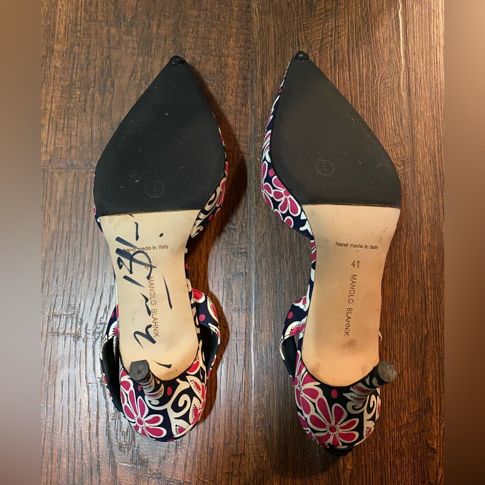 100% authentic autographed Manolo Blahnik pumps